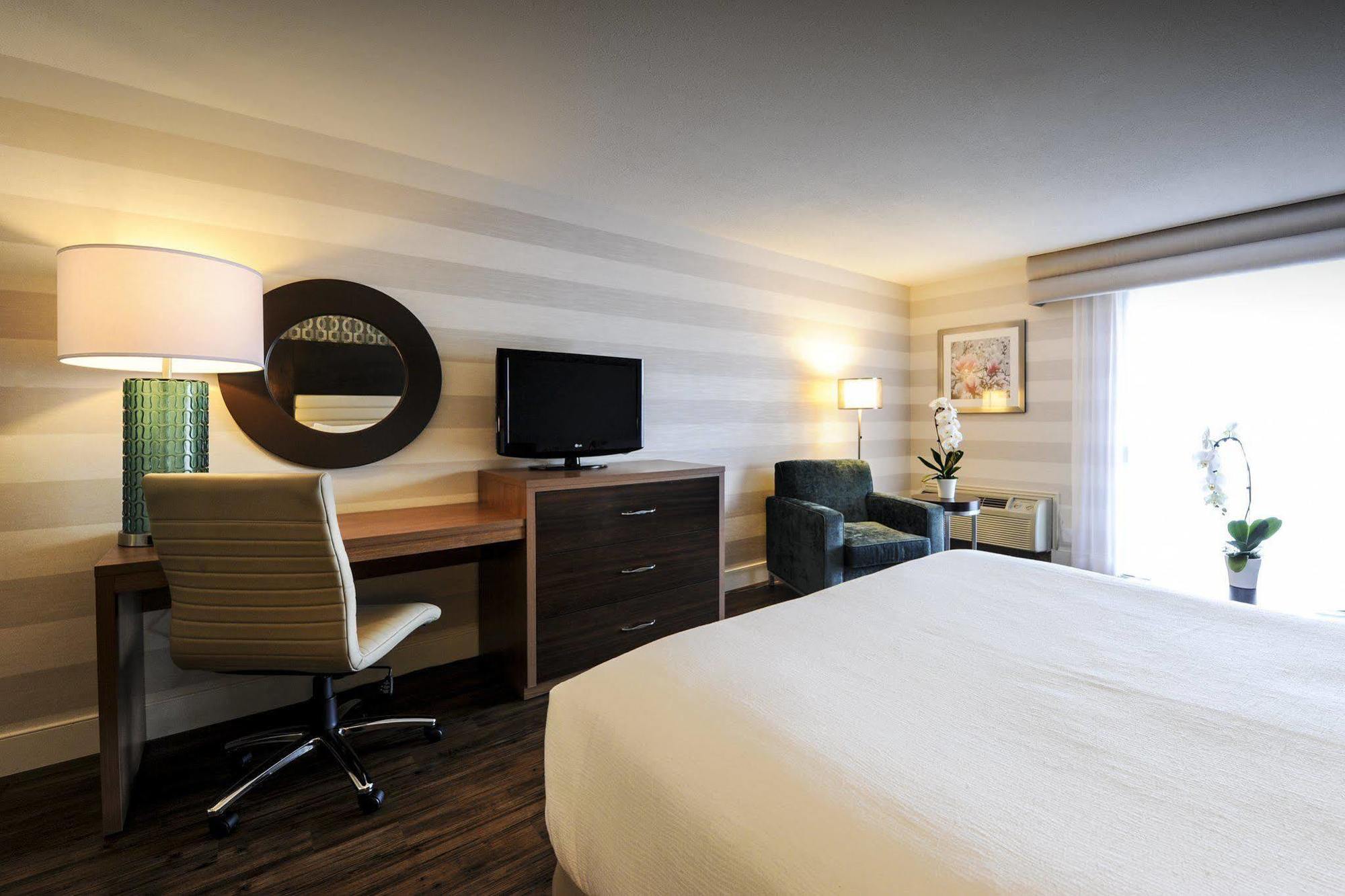 Holiday Inn Niagara Falls-By The Falls By Ihg Exterior photo