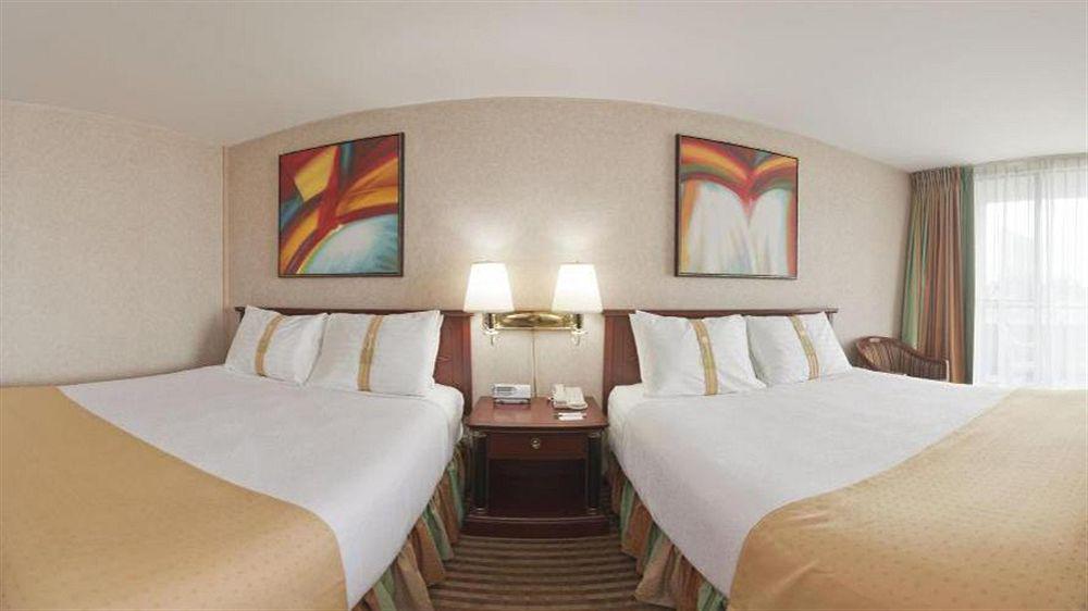 Holiday Inn Niagara Falls-By The Falls By Ihg Exterior photo